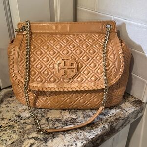 Tory Burch. Gold chain